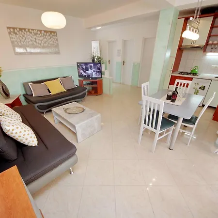 Apartment Seafront Deveron Jelsa (Hvar)