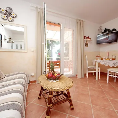 Apartment Seafront Deveron Jelsa (Hvar)