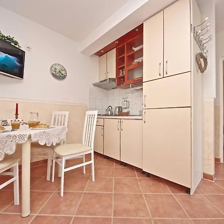 Apartment Seafront Deveron Jelsa (Hvar)