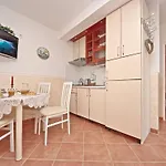 Daire Seafront Deveron Jelsa (Hvar)